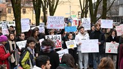 Ljubljana srbsko veleposlanistvo protest
