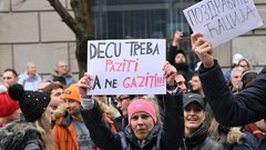 Ljubljana srbsko veleposlanistvo protest