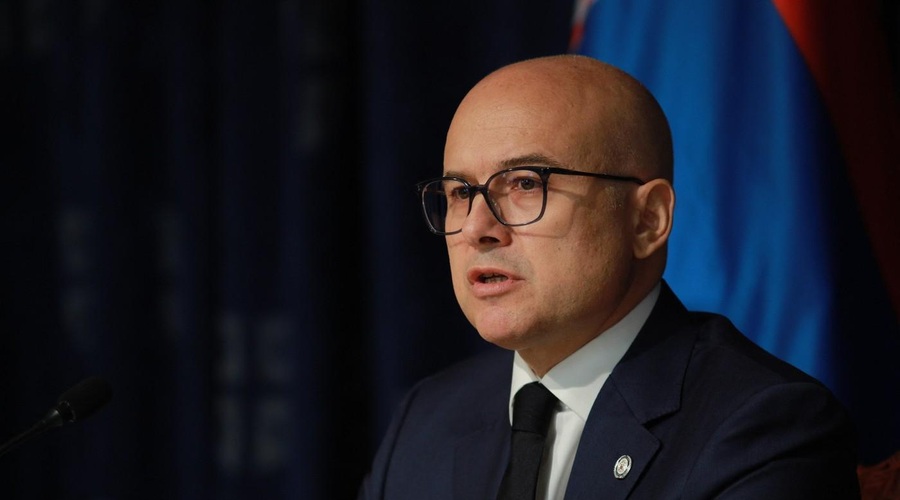 Po vrsti protestov in fizičnega napada na študente odstopil srbski premier (foto: Profimedia)