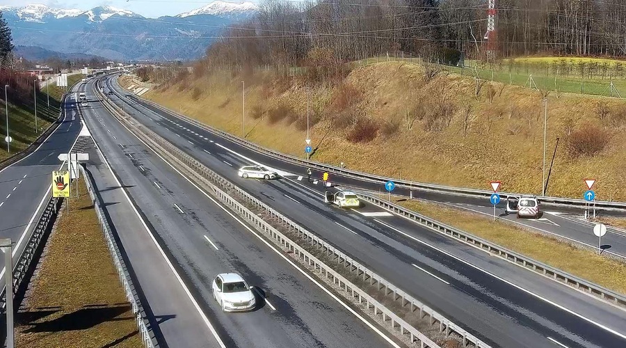 Množično trčenje na gorenjski avtocesti: avtocesta zaprta, znane prve podrobnosti (foto: Promet.si)