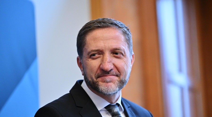 Vlada sprejela nov program: finančno opismenjevanje kot samostojni predmet v šolah, tudi v podjetjih (foto: BOBO/Žiga Živulović jr.)