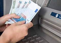 Težave zaradi ukinitve bankomatov, za dvigovanje gotovine nekateri morajo potovati več kilometrov daleč