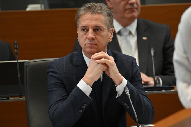 Robert Golob DZ
