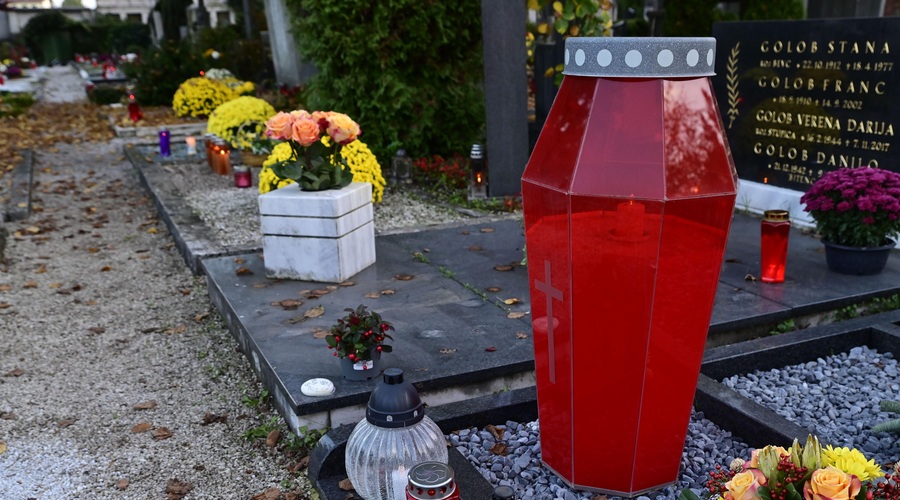 "Umreti v tem mestu postaja luksuz!" Ljubljana draži grobove in pogrebne storitve, to so nove cene (foto: Žiga Živulovič jr./Bobo)
