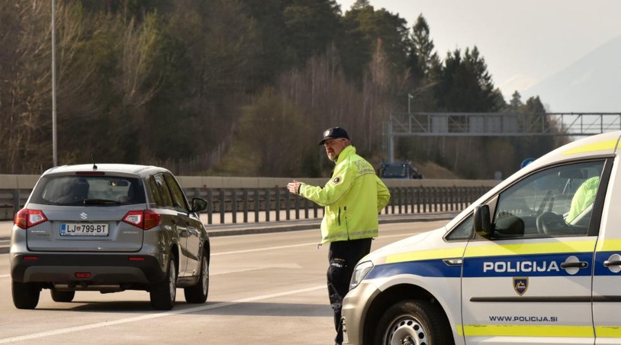Pozor, ta teden je več možnosti, da vas ustavi policija: izvajali bodo poostren nadzor nad udeleženci v prometu (poglejte, kaj bodo preverjali) (foto: Žiga Živulovič jr./Bobo)