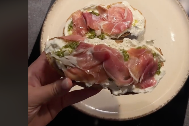 Enostaven prigrizek z italijanskim pridihom, ki ga pripravite en dva tri