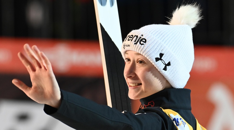 Bravo, Nika Prevc! V Hinzenbachu še do pete zaporedne zmage v svetovnem pokalu (foto: Žiga Živulović/Bobo)