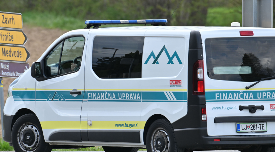 Izdajajo se za uslužbence Fursa in praznijo bančne račune: prevarali so že več Slovencev, pazite, da ne boste naslednji! (foto: Žiga Živulovič jr./Bobo)