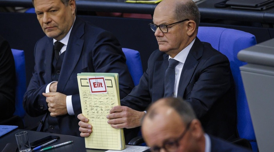Vroča kri pred volitvami: kritike dežujejo kot nore (foto: Profimedia)