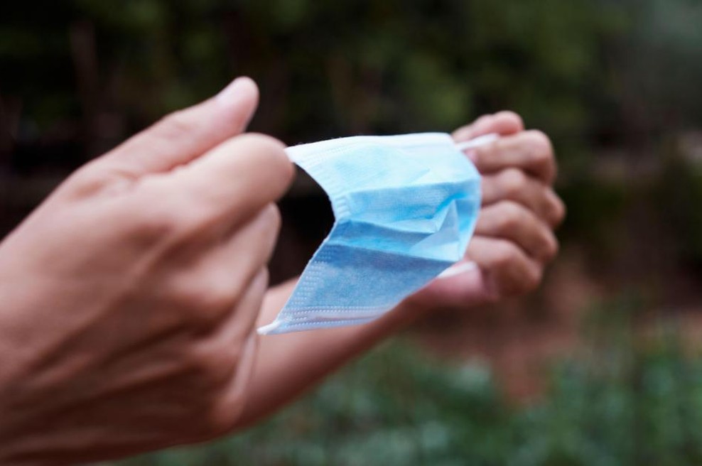 Slovenska bolnišnica omejila obiske: priporočajo uporabo zaščitne maske (foto: Profimedia)