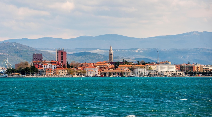 Mestna občina Koper vabi nove gostinske ponudnike: za 6000 evrov mesečno lahko svojo dejavnost opravljate na eni najbolj priljubljenih plaž pri nas (foto: Profimedia)