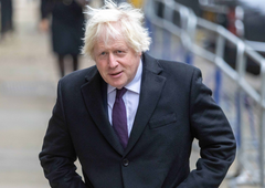 Kontroverzni nekdanji britanski premier oboževalcem za rokovanje in fotografiranje zaračunava (znesek ni majhen)