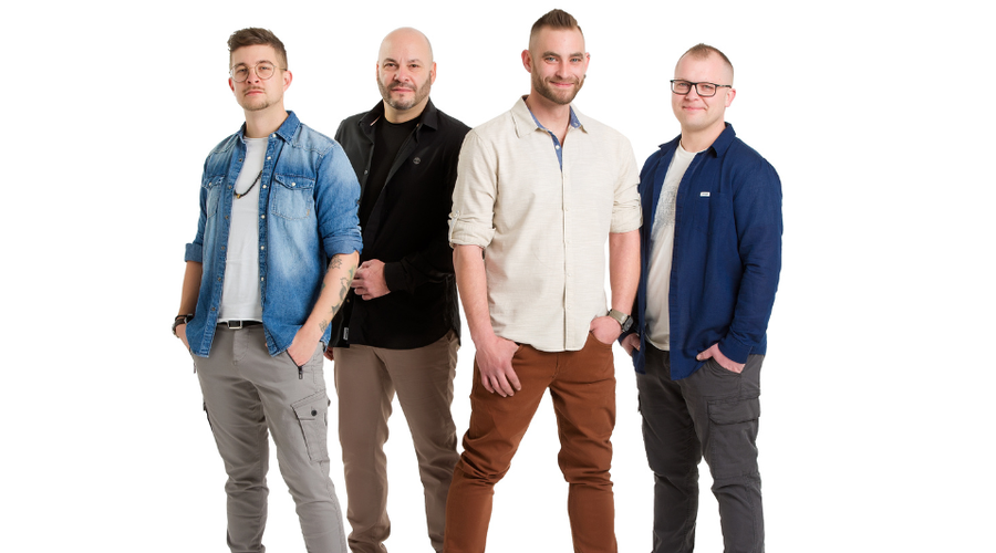 Slovenska glasbena skupina navdih za novo pesem našla pri prijatelju in njegovi nesrečni ljubezni (foto: Arhiv skupine Lisjaki)