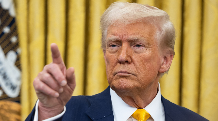Donald Trump samega sebe označil za zvezni zakon: "Bolje, da upoštevaš ukaz, sicer ... " (foto: Profimedia)