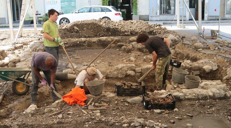 Izkopavanja v Ajdovščini (foto: STA/Rosana Rijavec)