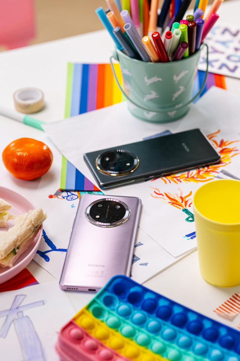 Otroci telefon vrgli s padalom, da bi preizkusili njegov pristanek