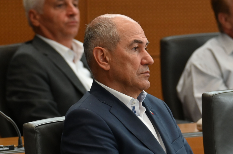 Ustavno sodišče razveljavilo sporni člen zakona, ki ga je sprejela vlada Janeza Janše (foto: Žiga Živulovič jr./Bobo)