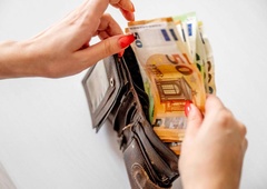 Ptujčanka naj bi 63 ljudi ogoljufala za 2,3 milijona evrov: prišla je na sodišče in povedala tole