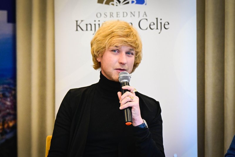 Aljaz Koprivnikar Fabula novinarska konferenca