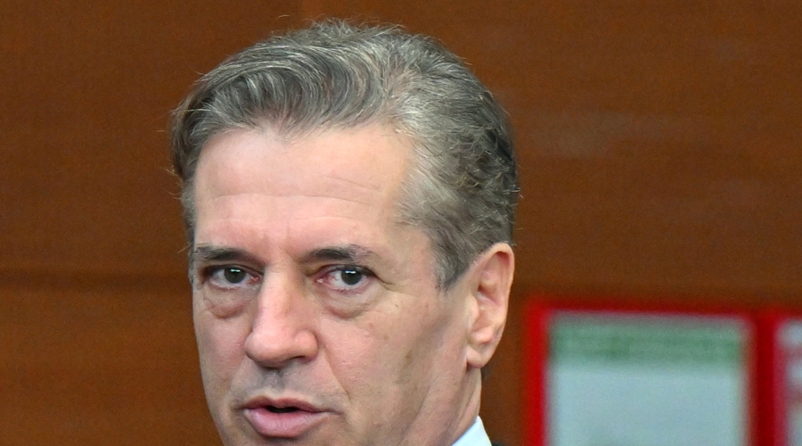 Je bila ukinitev dopolnilnega zdravstvenega zavarovanja smiselna, če je obvezni prispevek vse višji? To pravi Robert Golob (foto: Žiga Živulović jr./Bobo)