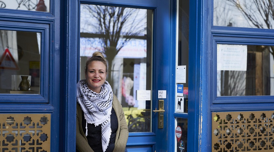 Gostinka, ki je Ljubljano zasvojila z mističnimi okusi: kako je slovensko-palestinska zgodba postala kulinarična ikona (foto: Erik Koletnik)