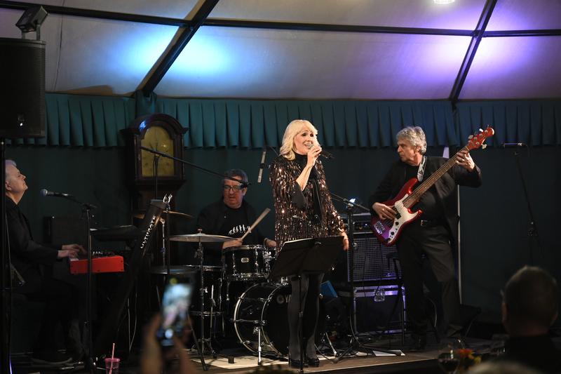 Alenka Godec, nastop, Ruska dača