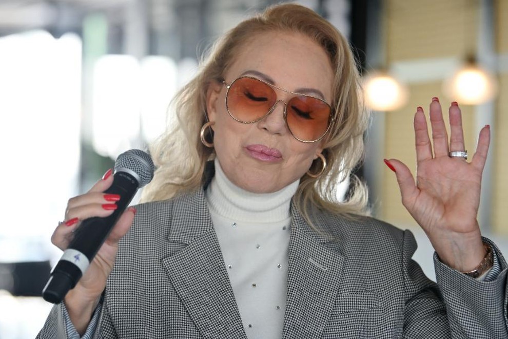 Lepa Brena