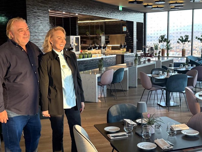 Slobodan Boba Zivojinovic Lepa Brena Vertiz vina predstavitev Hotel Intercontinental