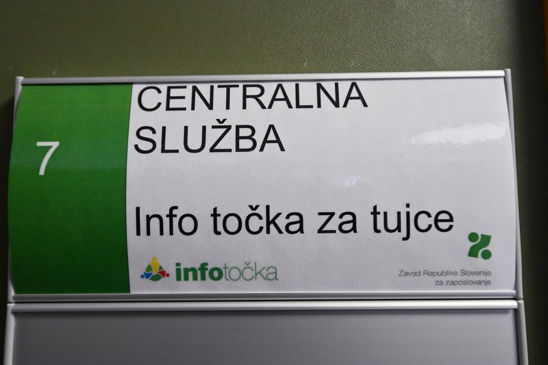 info točka za tujce