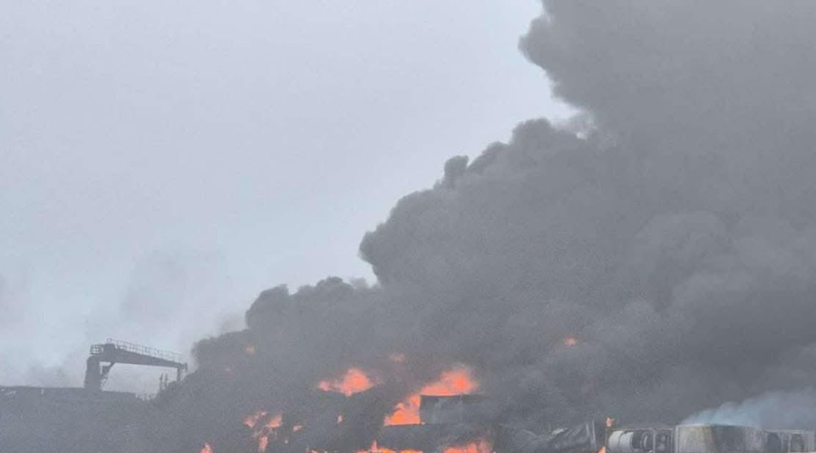 Grozljiva pomorska nesreča na severu Evrope: v trčenju tankerja z ladjo izbruhnil velik požar (foto: omrežje X)