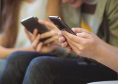 Ta aplikacija po nepotrebnem prazni baterijo na vašem telefonu: to lahko spremenite s preprosto nastavitvijo