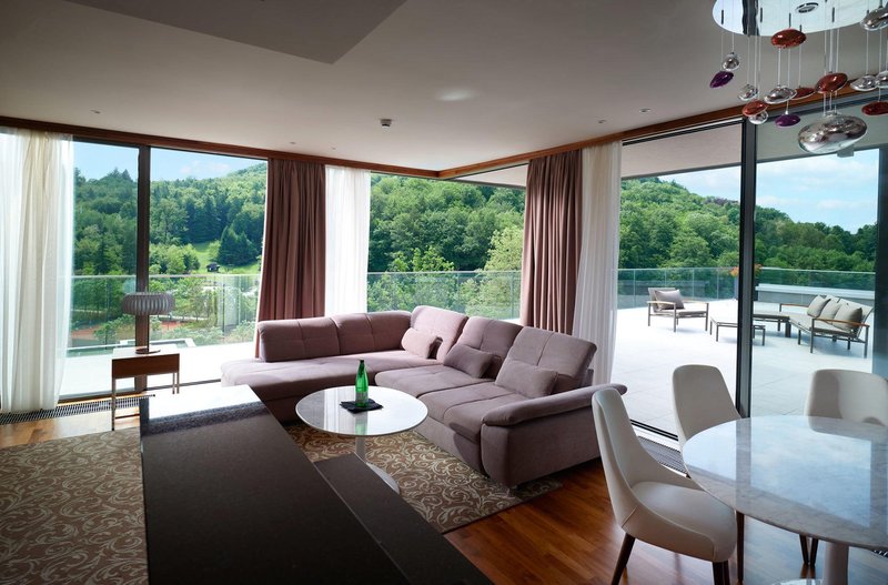 Petzvezdični hotel v tem slovenskem kraju kmalu v prenovo, največja novost bo ...