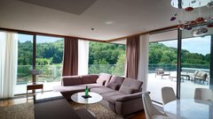 Hotel je v mirnem okolju, obkrožen z naravo, kjer si res lahko spočijete živce.
