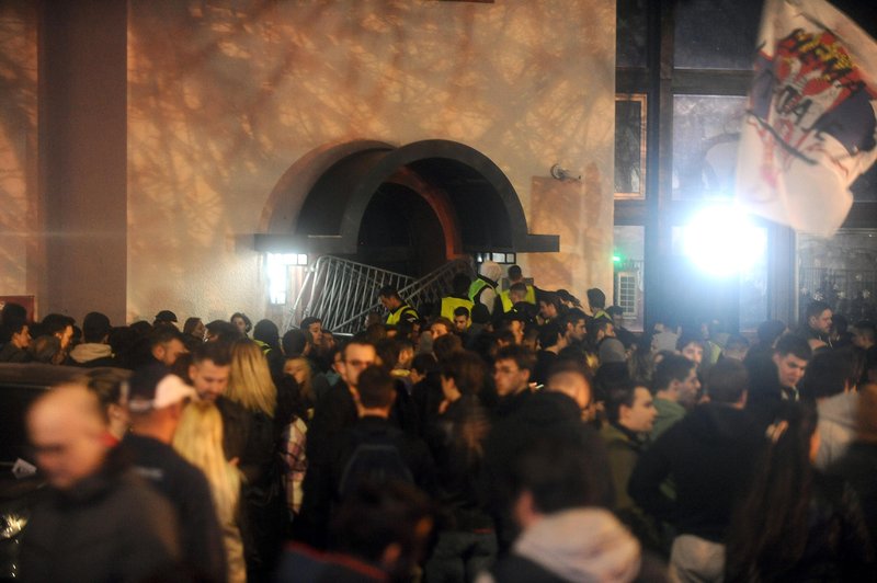 policija protest Srbija študenti