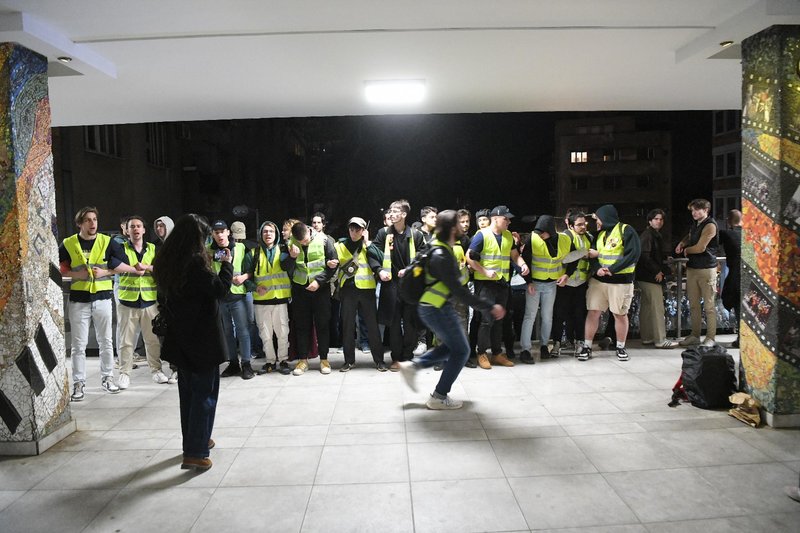 policija protest Srbija študenti