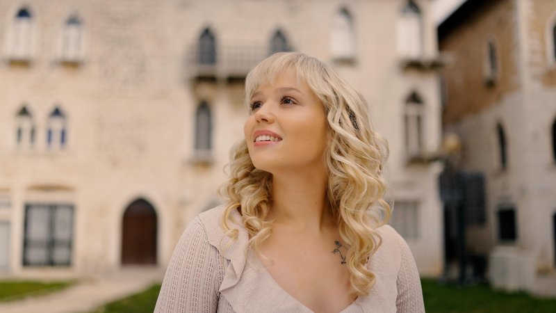 Aisha Naja hči Natalija Kolšek pesem videospot Objemi me