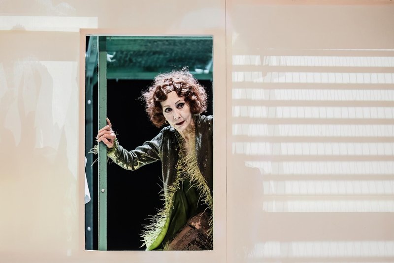 Opera za tri groše koprodukcija SNG Opera in balet Ljubljana ter SNG Drama Ljubljana
