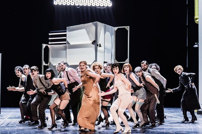 Opera za tri groše koprodukcija SNG Opera in balet Ljubljana ter SNG Drama Ljubljana