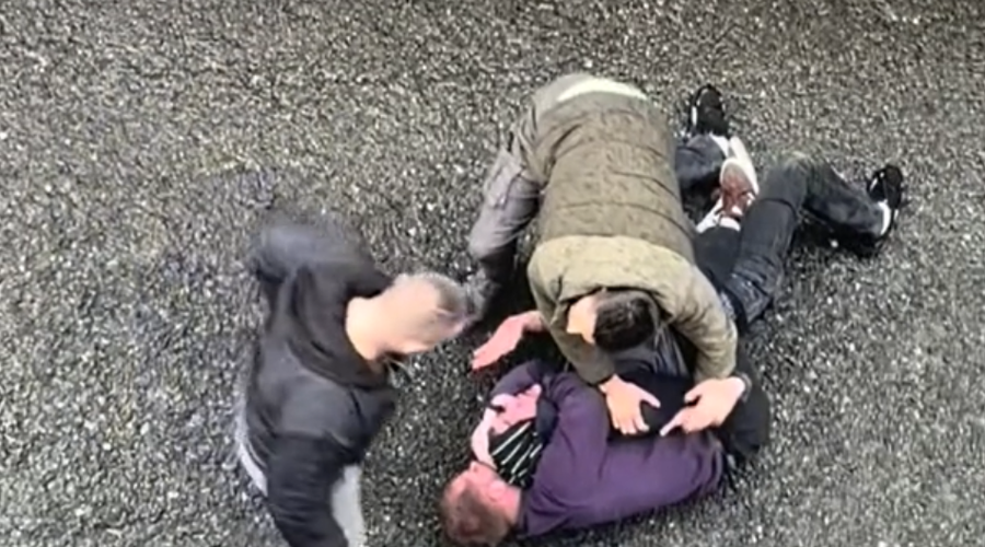 So se ljubljanski policisti pretirano znesli nad pridržanim moškim? Posnetek je pretresljiv (VIDEO) (foto: TikTok/nepridiprav.official)