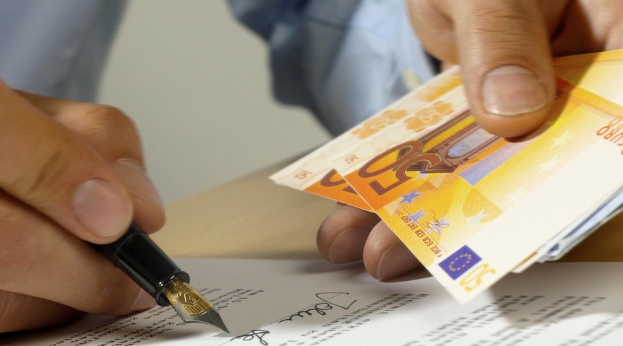 Podpisovanje dokumenta (foto: Profimedia)