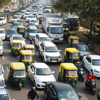 Če je avto starejši od 15 let, vanj vozniki ne bodo smeli točiti goriva! Vse v imenu ekologije ...