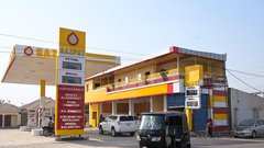 Če je avto starejši od 15 let, vanj vozniki ne bodo smeli točiti goriva! Vse v imenu ekologije ...