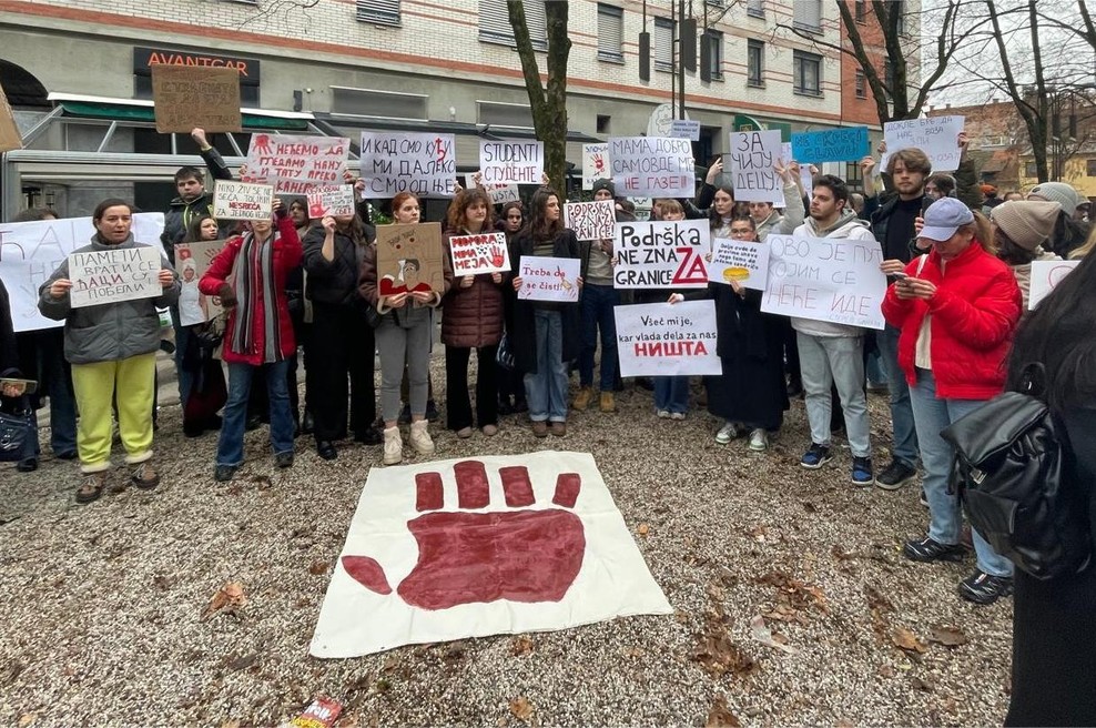 Protest tudi v Ljubljani: "Danes morajo biti naše oči uprte v Beograd" (foto: STA)