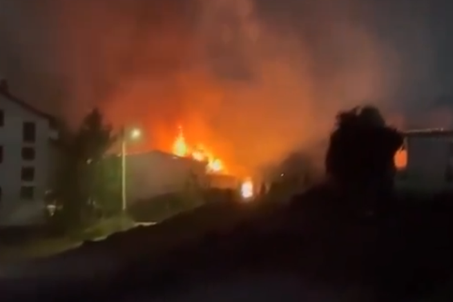 Tragedija v Severni Makedoniji: v klubu izbruhnil požar, umrlo najmanj 50 ljudi