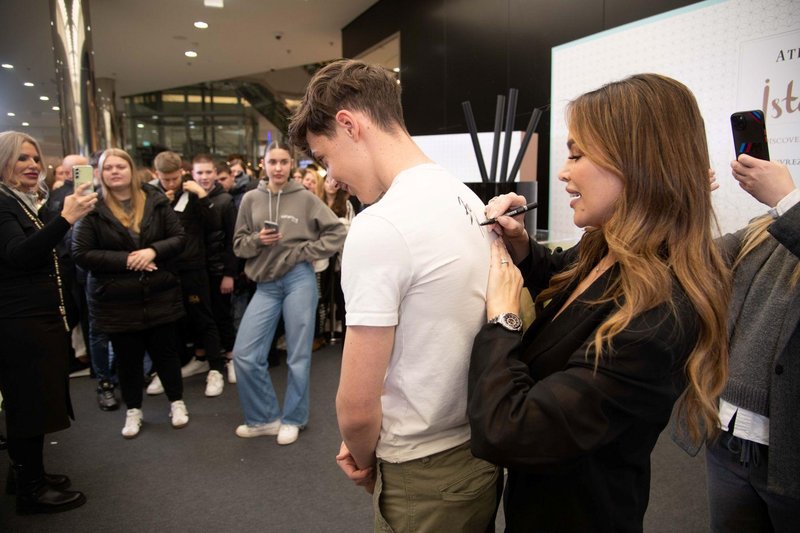 Severina navdušila oboževalce na meet & greet dogodku Atelier Rebul v Cityparku