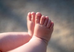 V Sloveniji čedalje bolj priljubljeno to moško ime, ki ima samo 3 črke - in prav poseben pomen (zato so starši navdušeni)