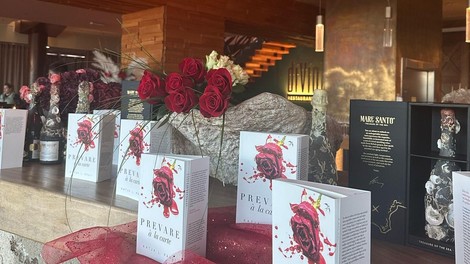 Roman Prevare à la carte Katje L. Pauli že navdušuje: ''Knjiga je pravo literarno odkritje, ki nas potegne v vrtinec neobičajnih in mojstrsko prepletenih zapletov''