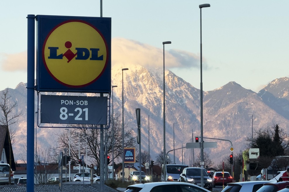 Takih prizorov že dolgo nismo videli, kupci so drli v Lidl zaradi tega izdelka (in povzročili hudo gnečo) (foto: Profimedia)