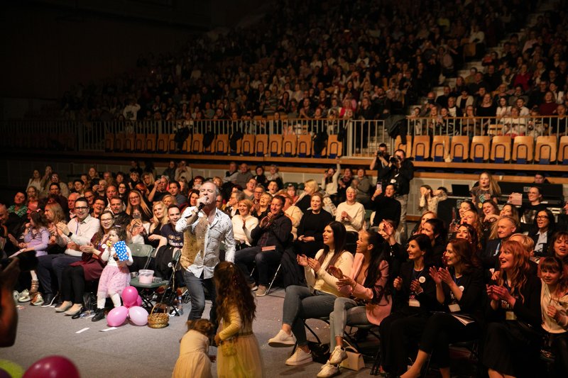 tina gaber dobrodelni koncert za Karolino