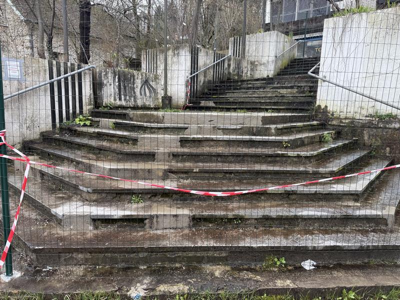 Da te stisne pri srcu: takole razpadajo in ogrožajo stanovalce nekatera ljubljanska stopnišča  (FOTO)